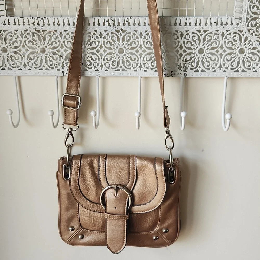 Mondani Gold Metallic Leather Crossbody Purse‎